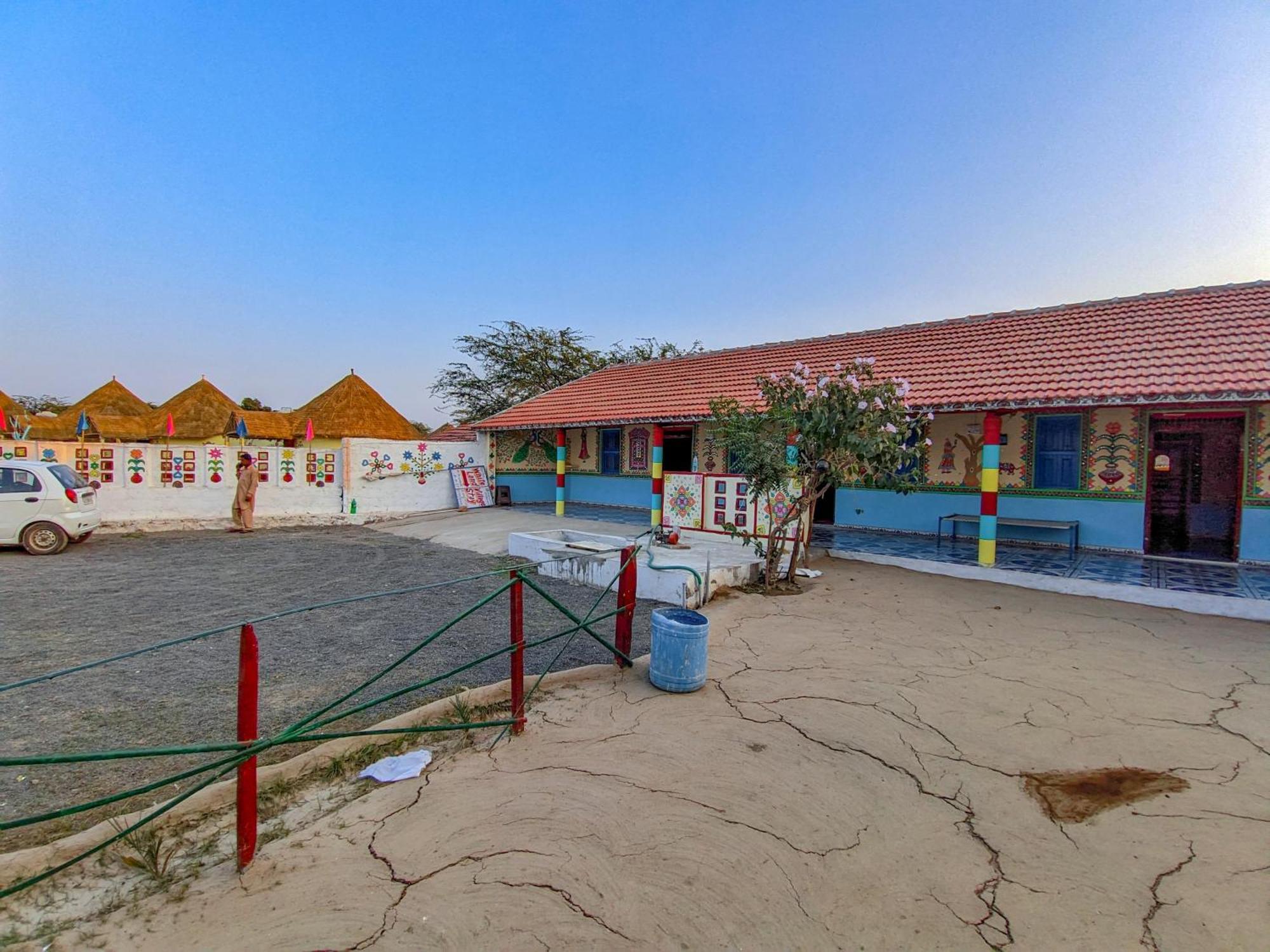 White Land Villagestay Dhordo Екстер'єр фото