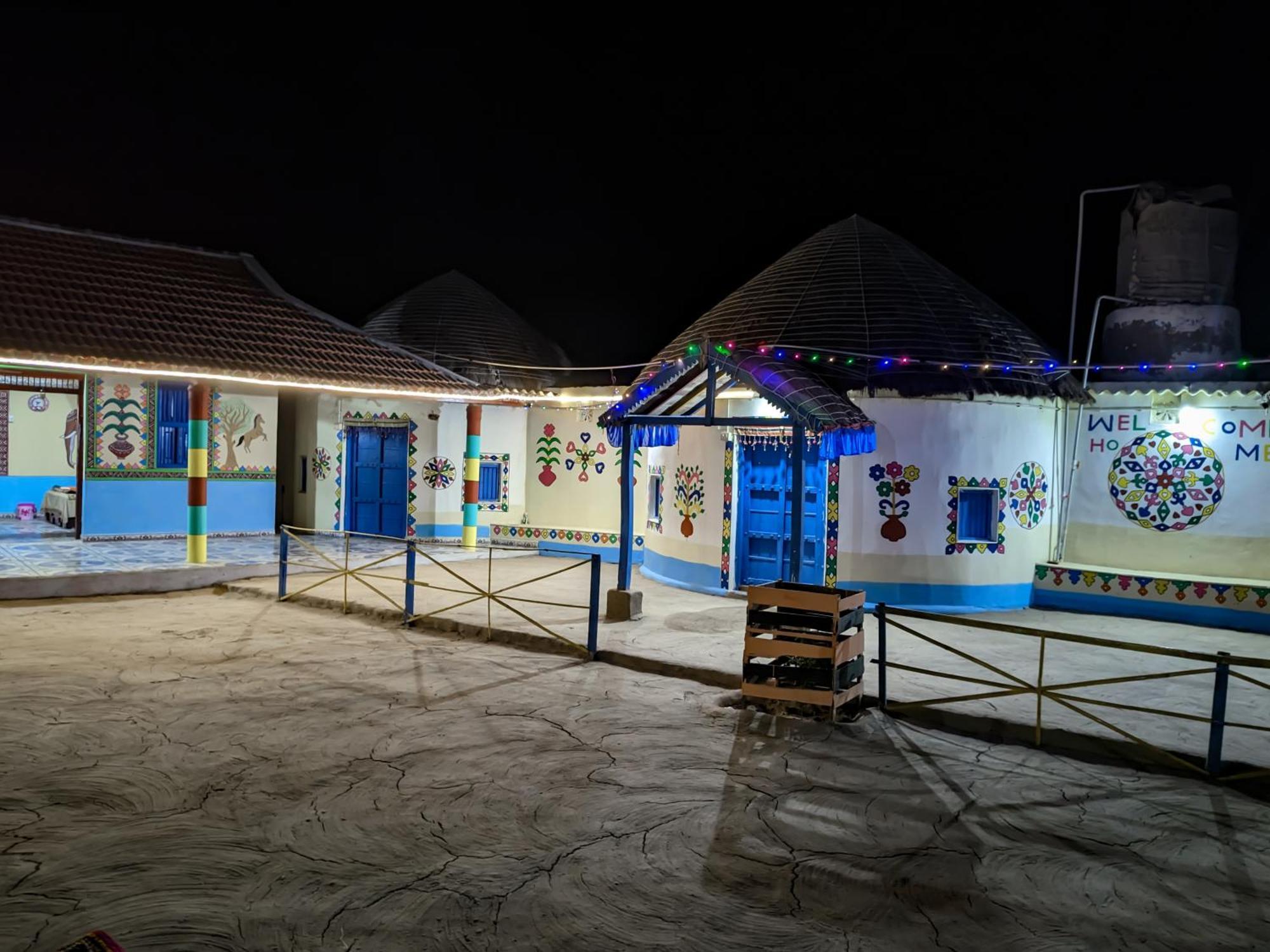 White Land Villagestay Dhordo Екстер'єр фото