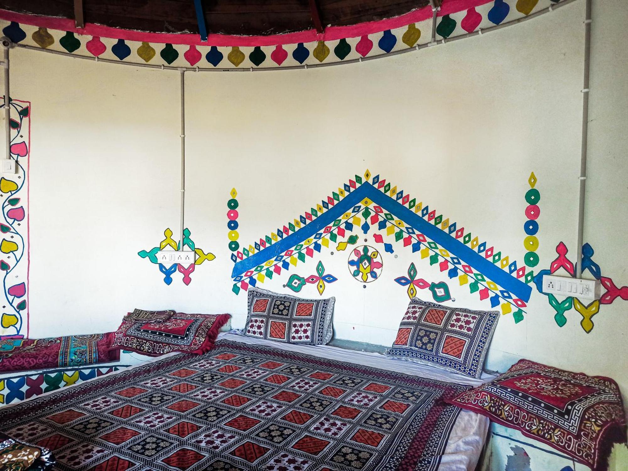 White Land Villagestay Dhordo Екстер'єр фото