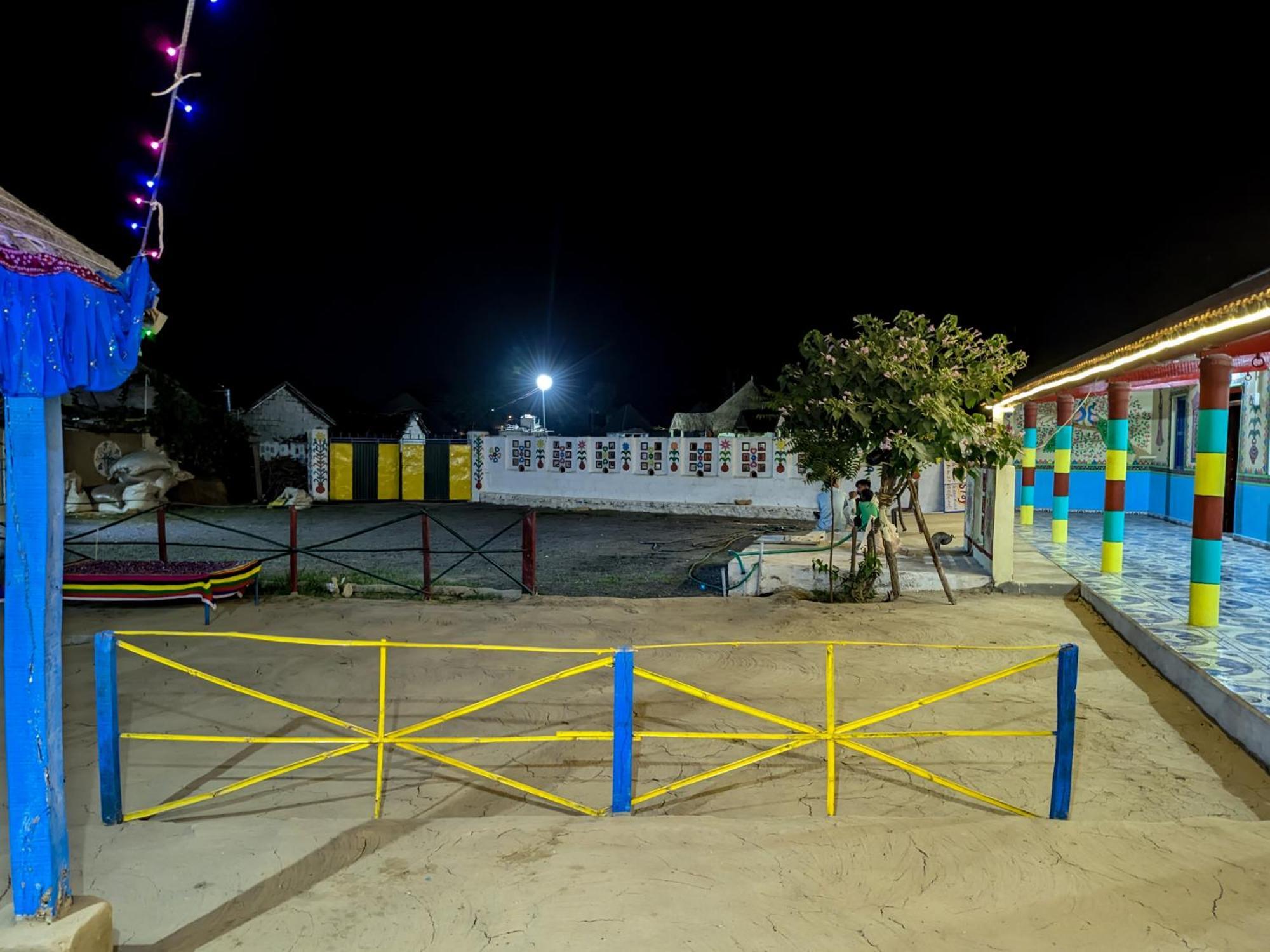 White Land Villagestay Dhordo Екстер'єр фото