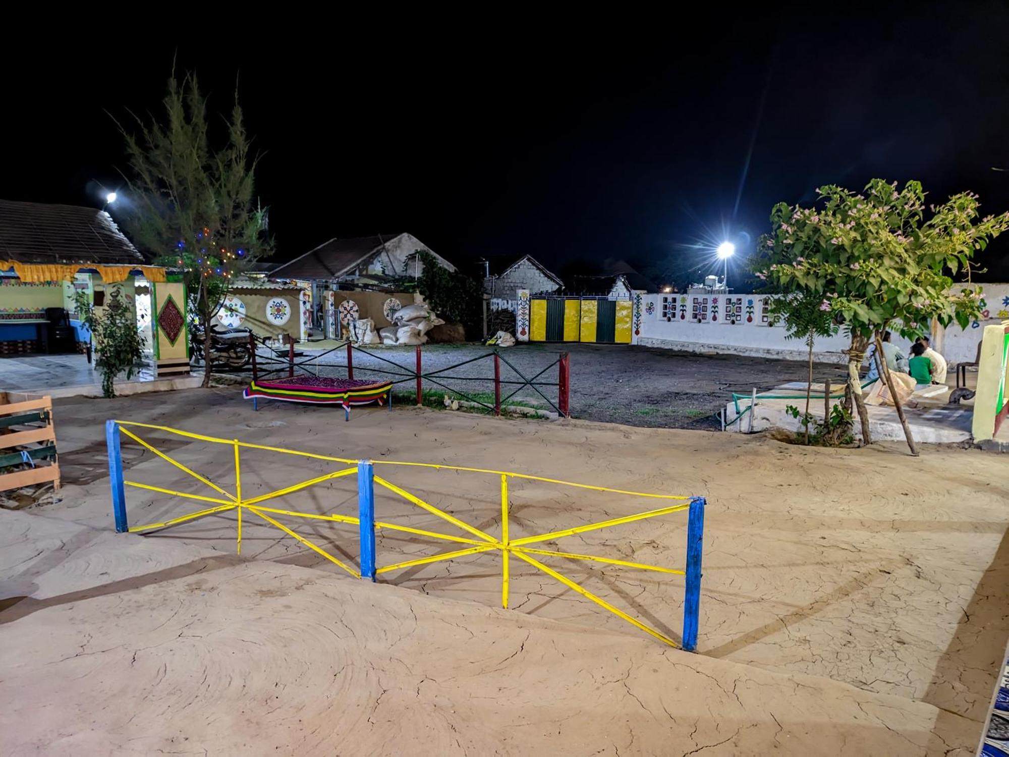 White Land Villagestay Dhordo Екстер'єр фото