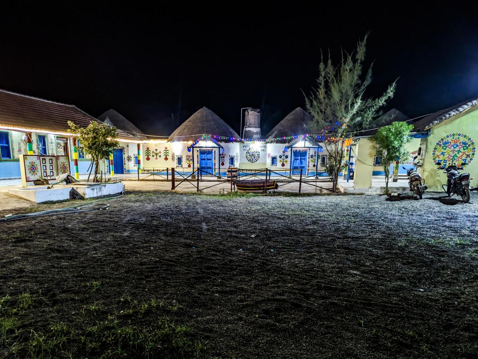 White Land Villagestay Dhordo Екстер'єр фото