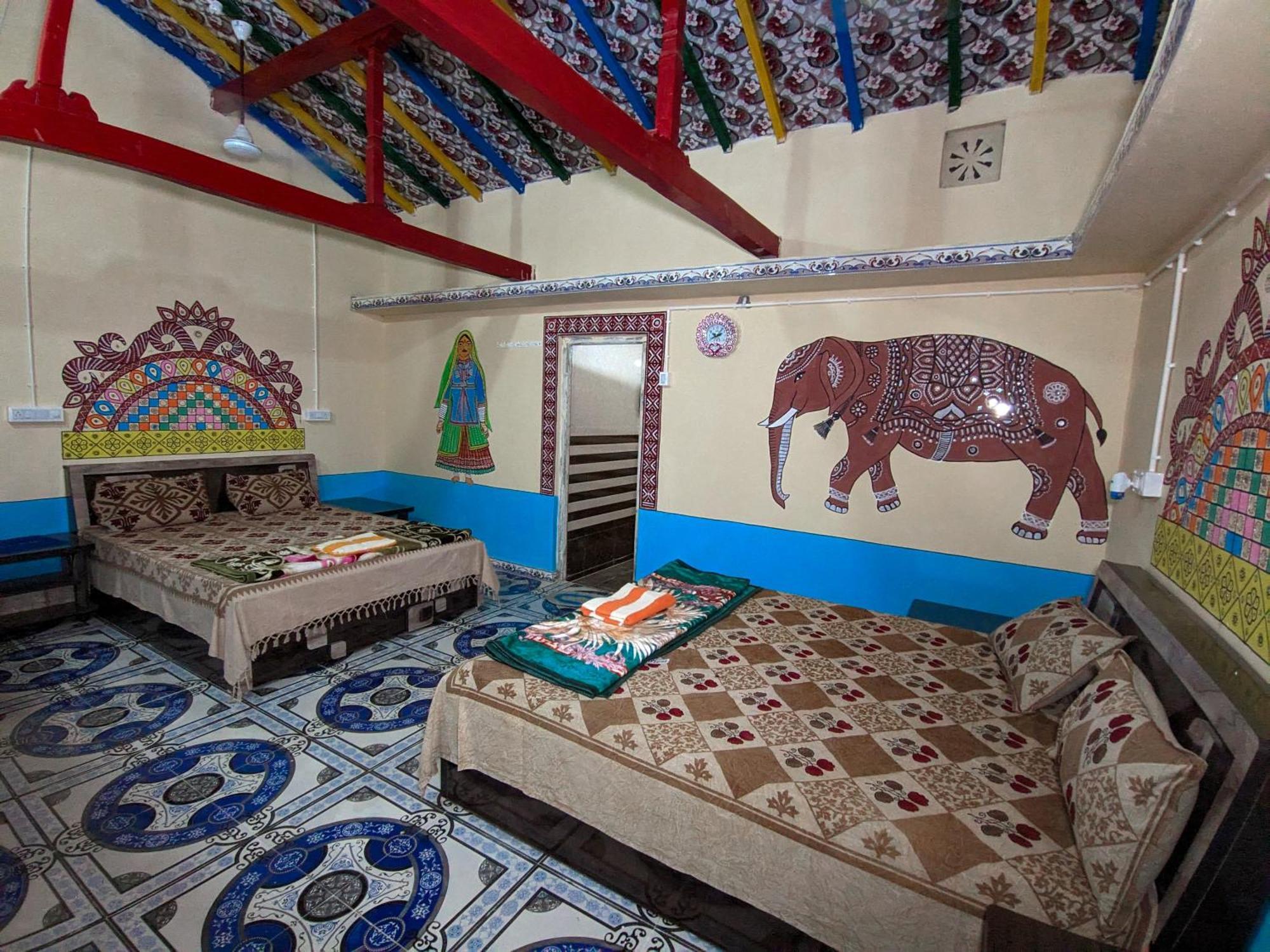 White Land Villagestay Dhordo Екстер'єр фото