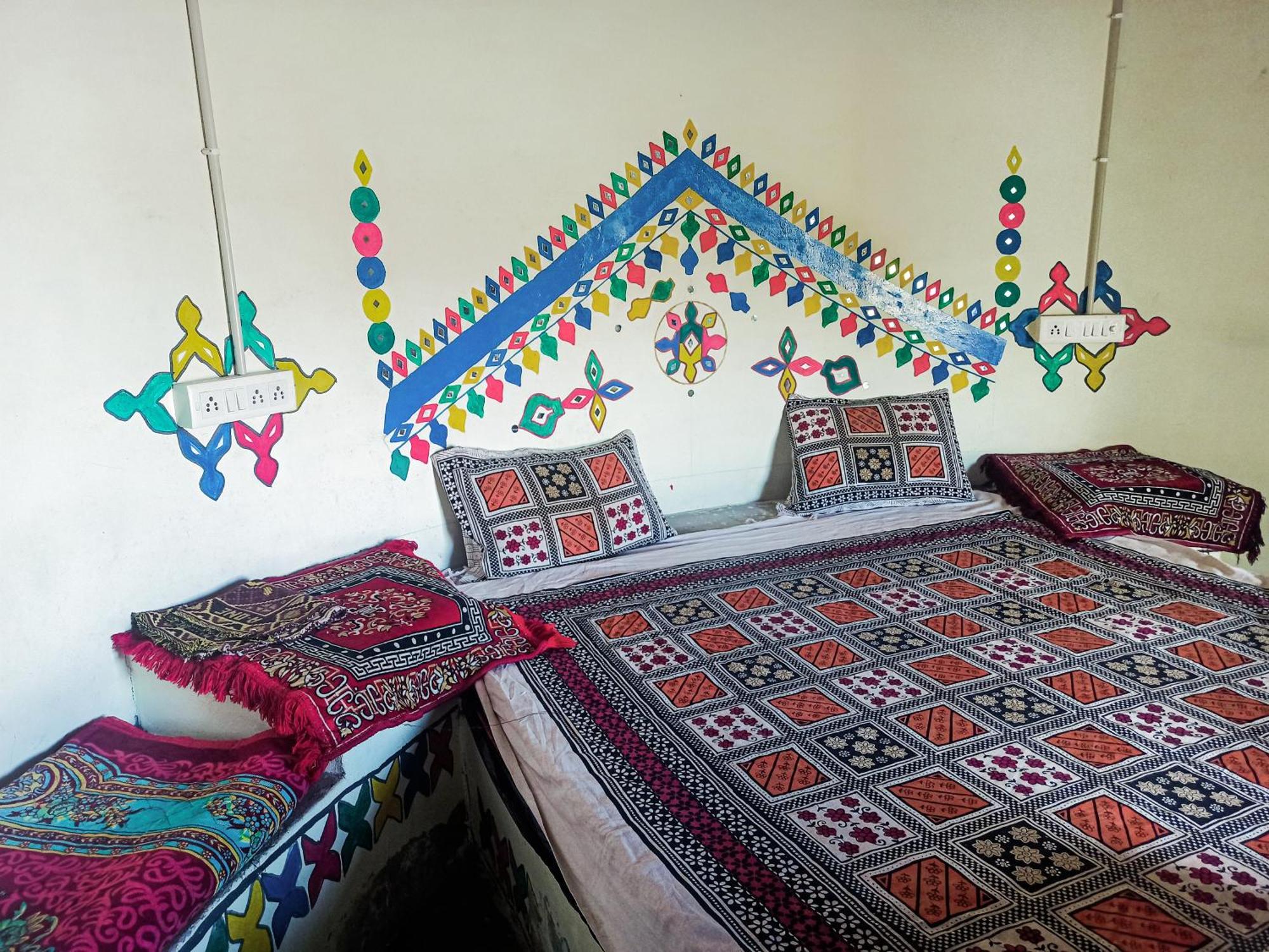White Land Villagestay Dhordo Екстер'єр фото